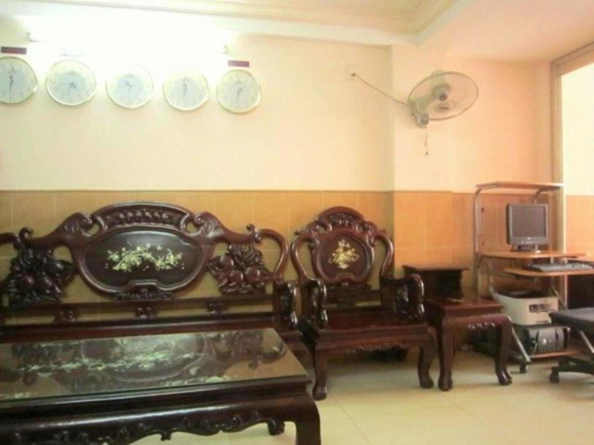 Khách sạn Elegant 2*